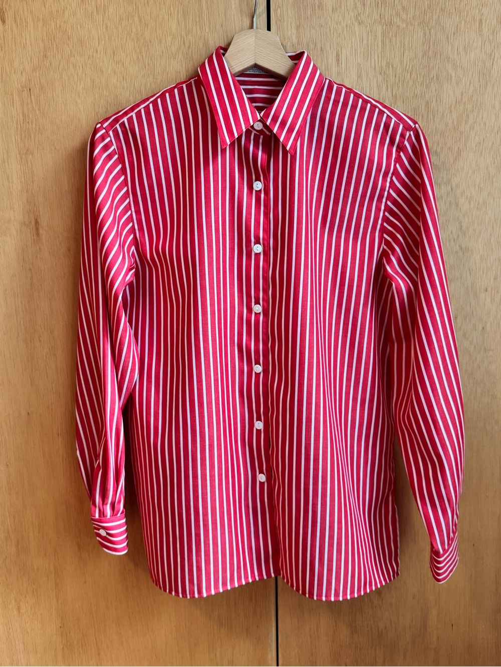 Foxcroft wrinkle free Red White Stripe Button down up Oxford Shirt size 6 medium